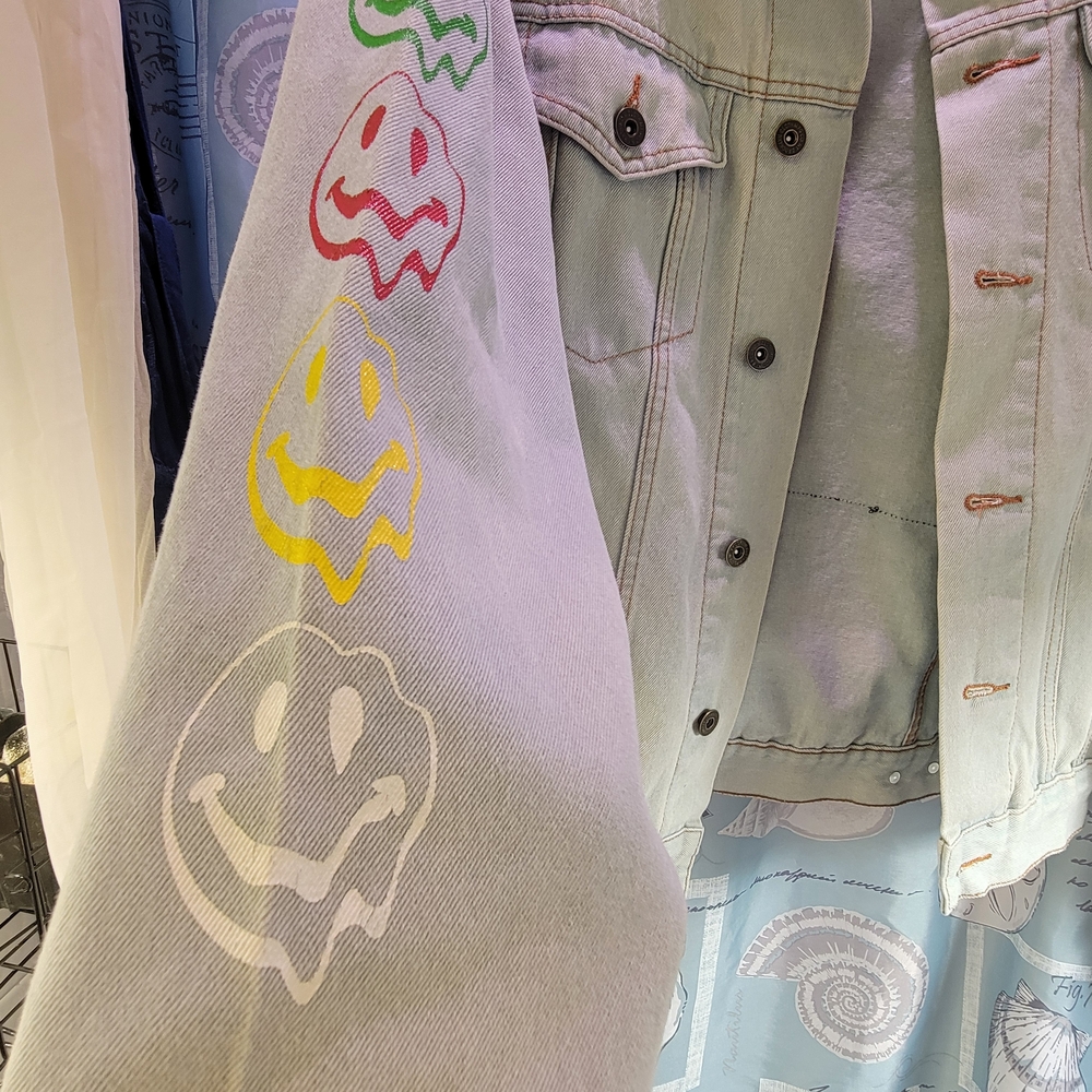 Trademark Brooklyn Cloth Smiley Face Denim Jacket Size M – Statue of Liberty - Picture 4 of 16